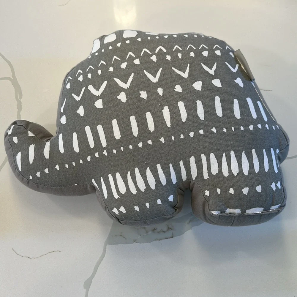 Crate & kids Organic cotton elephant wild excursion throw pillow gray white 🐘🤍